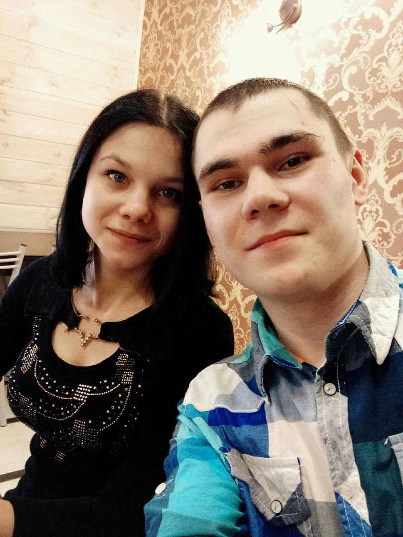 Владлен, напольный плинтус из ореха